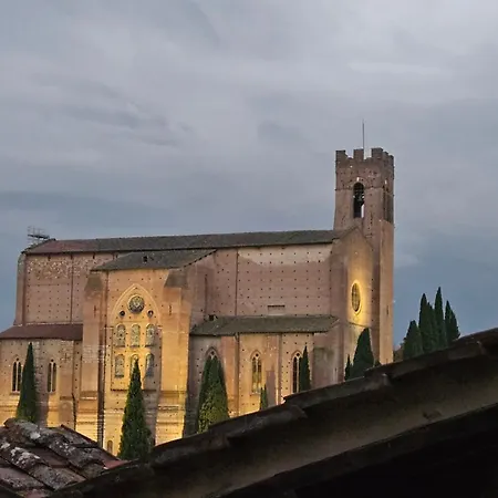 דירה Incantevole Con Loggia Sui Tetti סיינה
