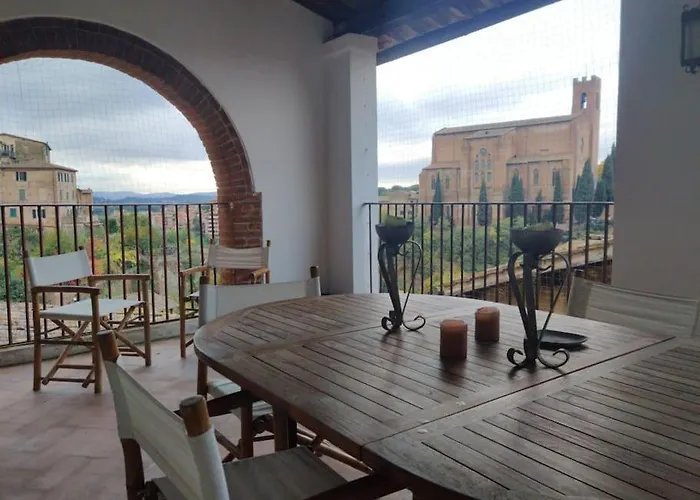 Incantevole Con Loggia Sui Tetti شقة سيينا