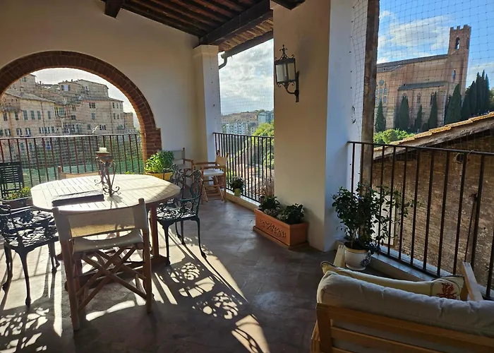 Incantevole Con Loggia Sui Tetti سيينا
