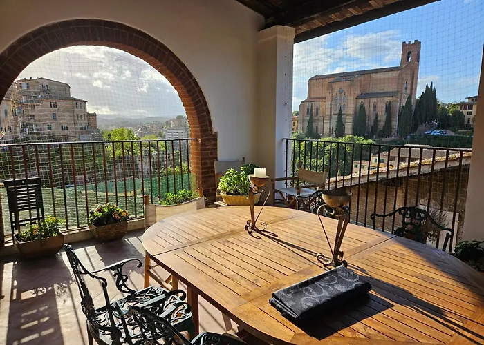 Incantevole Con Loggia Sui Tetti * سيينا