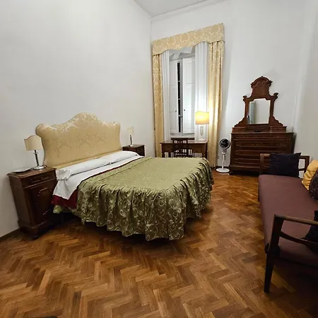Incantevole Con Loggia Sui Tetti Daire *